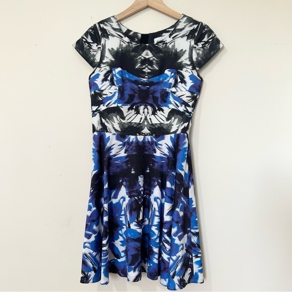 Milly Dresses & Skirts - Milly Painterly Dress in White, Blue & Black‎ sz 6